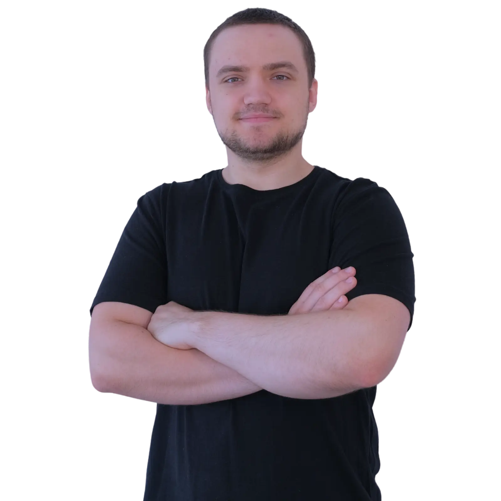 Igor Delega twórca stron internetowych patrzący prosto w obiektyw